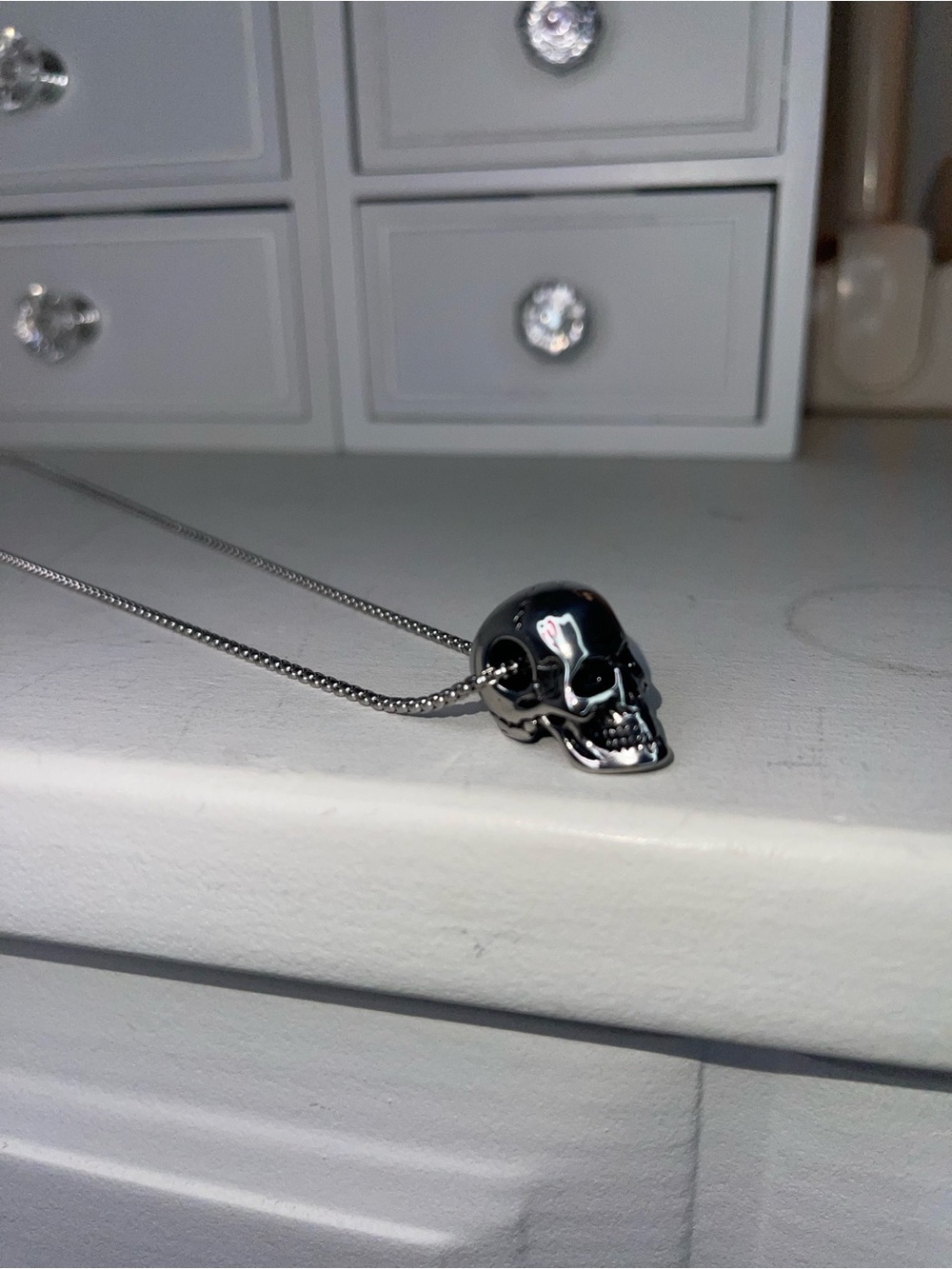 EUC Silver Skull Pendant Necklace - Polished Metallic